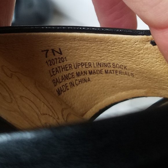 Sofft Black Leather Heels 7N Slip On 3.5" High Heel - Picture 6 of 7